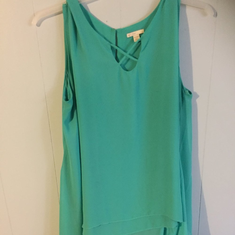 teal shirt